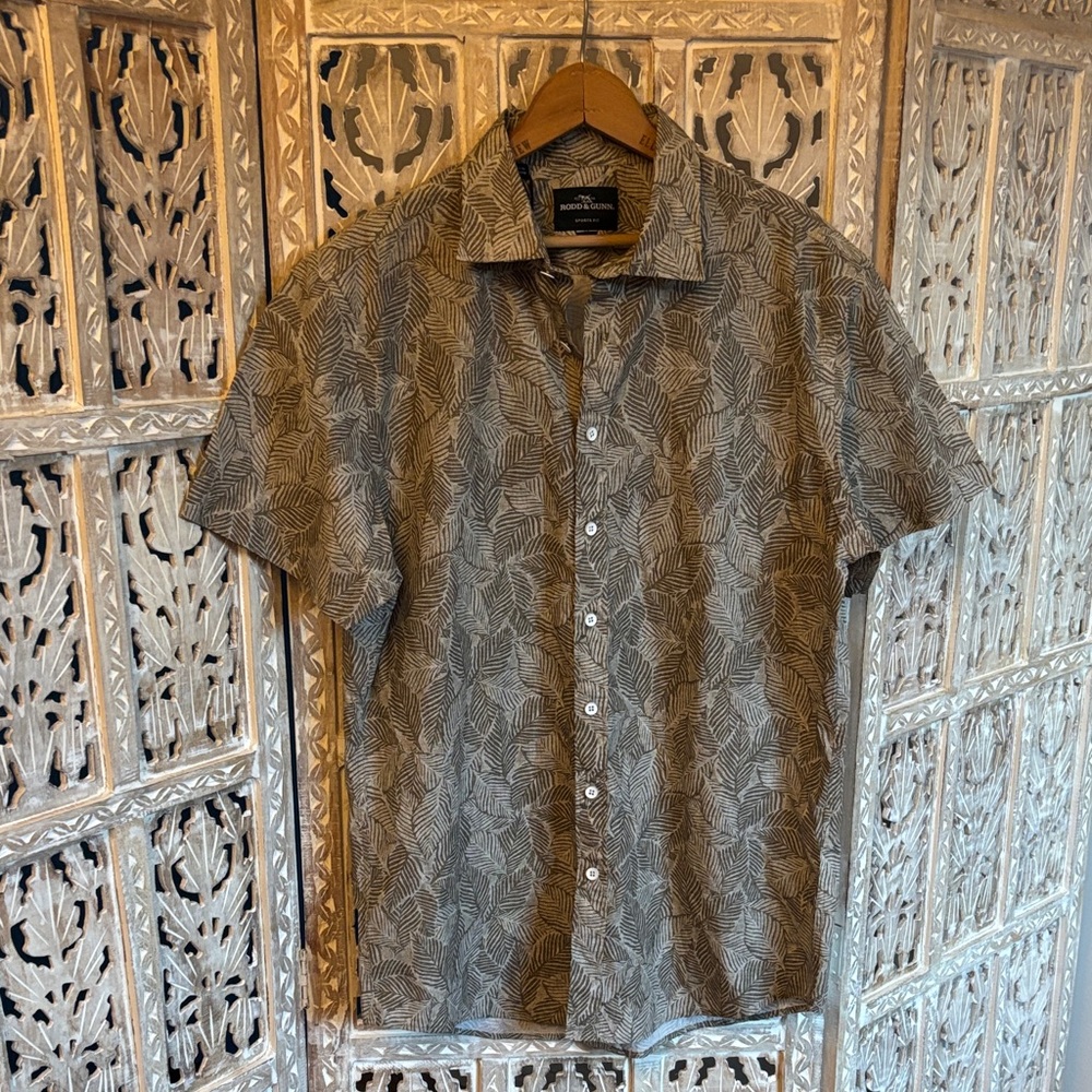 Rodd & Gunn Palm Beach Sports Fit Short Sleeve Size L Natural Palm Design NWT